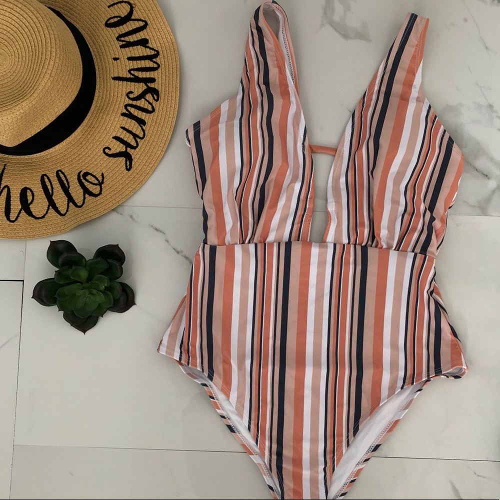 💛🧡NWT Medium One Piece Stripe Swimsuit